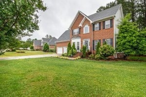 Artificial Grass vs Lawn for Your Home